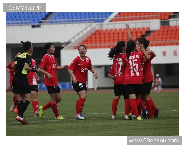 足球明星女性风采展现她们的魅力与成就的精彩瞬间 足球明星女性风采展现她们的魅力与成就的精彩瞬间